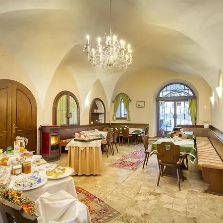 Garni Weisser Wolf - Alojamento de Acomodação e Pequeno-almoço Friesach (Carinthia)