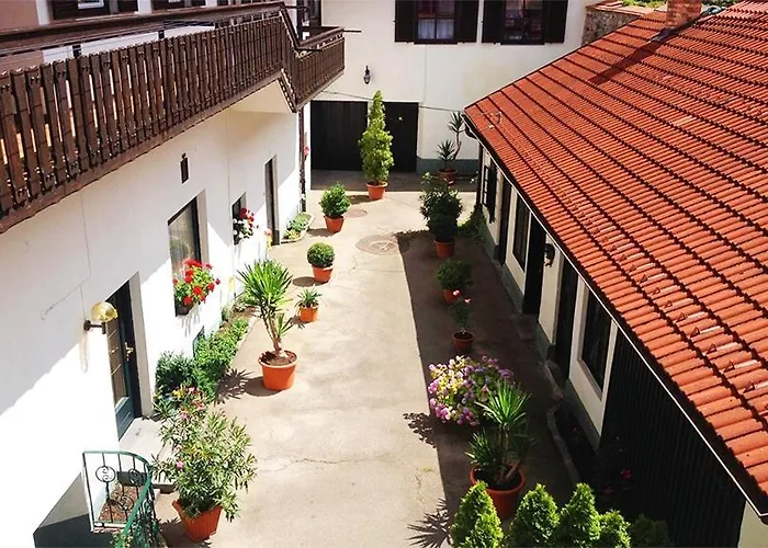 Garni Weisser Wolf - 3*